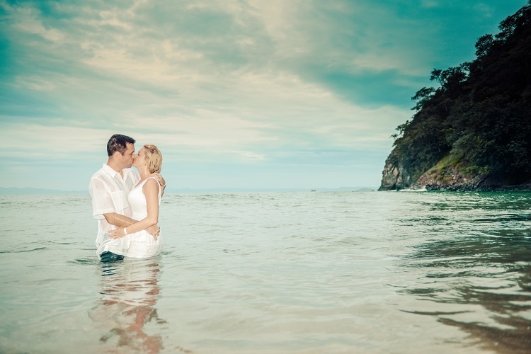 Notes From Our Newlyweds: How to Pull Off a Fabulous Trash-the-Dress Photoshoot