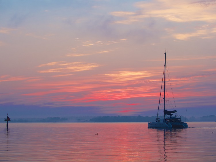 catamaran_in_sunset_1