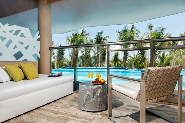 edss_oceanfront_swim-up_jacuzzi_suite_room_view