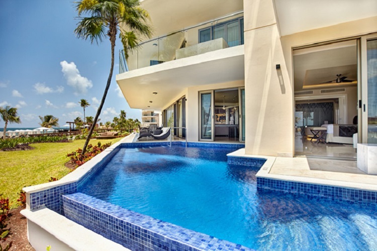 Featured Resort Spotlight: Royalton Riviera Cancun Resort & Spa