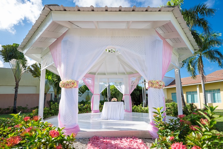 Weddings at Ocean Blue & Sand