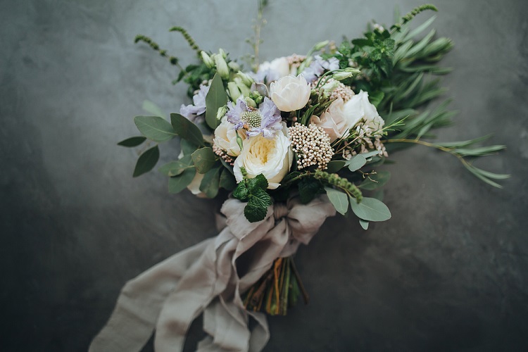 destination wedding bouquet trends