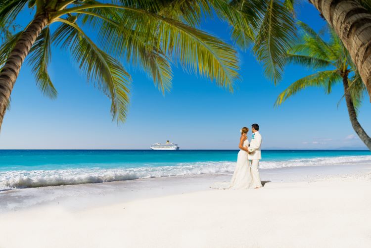 Chicago Couple Does DR Destination Wedding