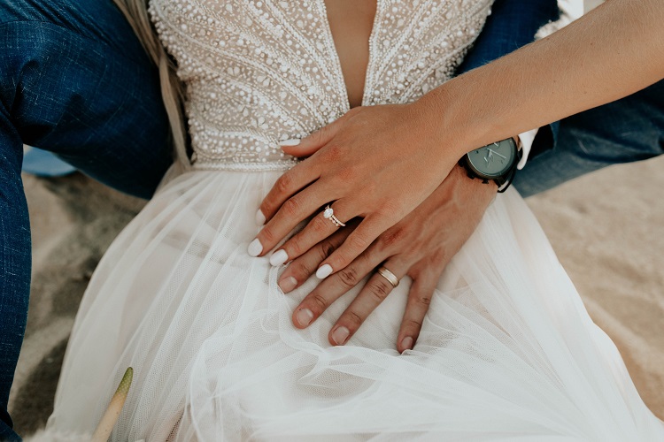 bride and groom wedding rings 