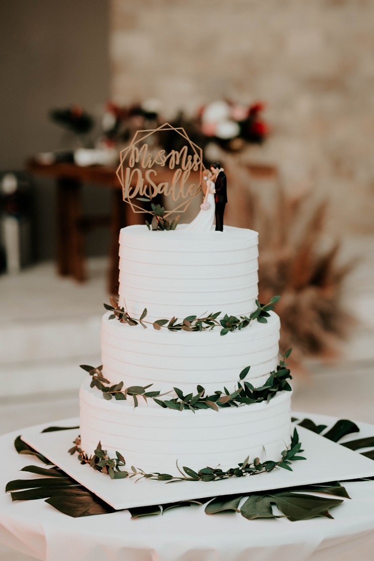 destination wedding cake