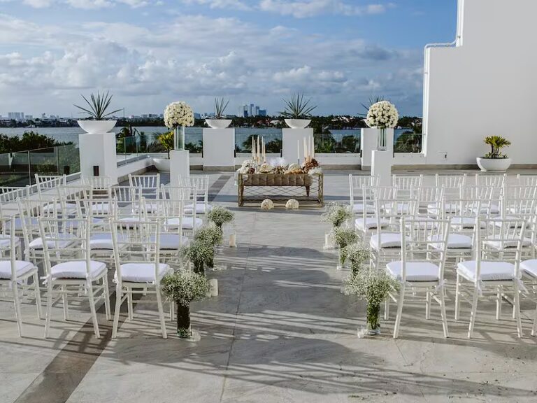 Le Blanc terrace venue