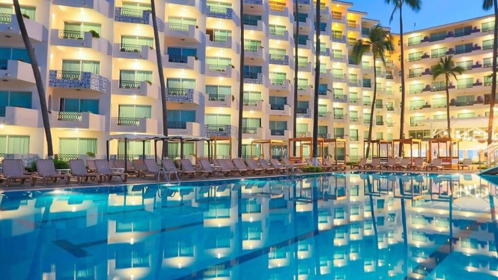 Crown Paradise Golden Puerto Vallarta