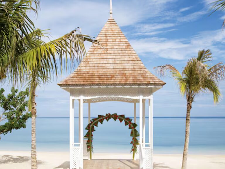 Top Wedding Resorts in Central America for Large Weddings