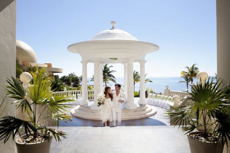 Tips & Tricks to Planning a Destination Wedding on a Budget
