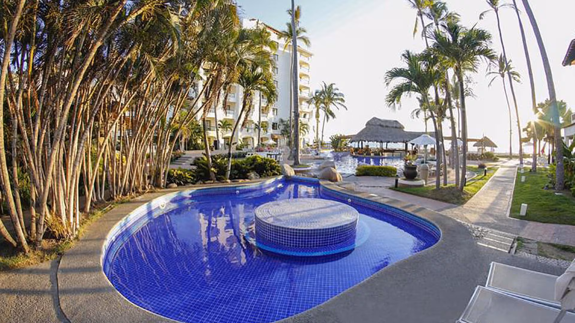 Plaza Pelicanos Grand Beach Resort