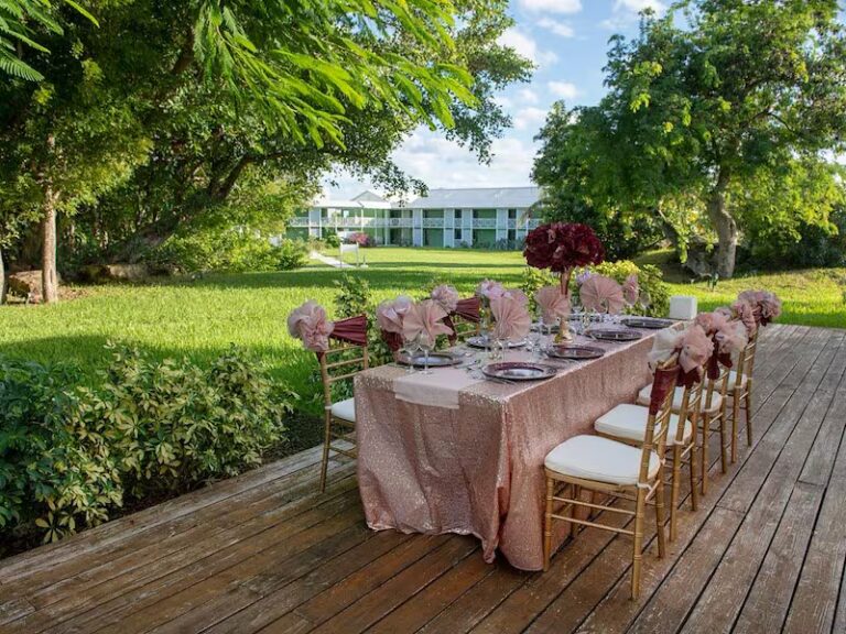 A Bahamas Destination Wedding: How Much Does it Cost?