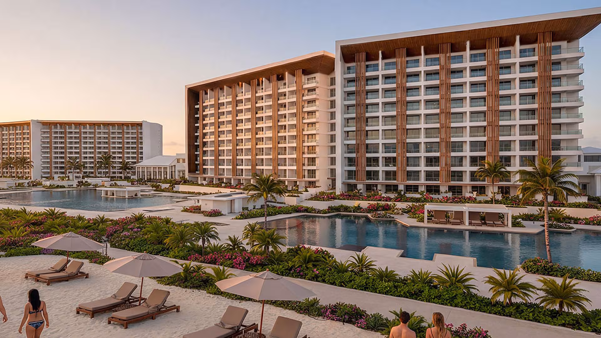 UNICO 18 77 Montego Bay pools