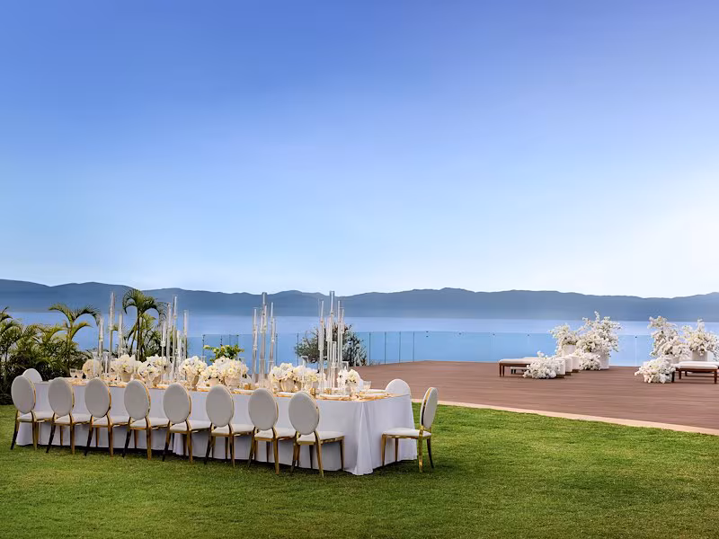 Beach Garden & Wooden Deck
